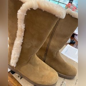 Fur lined boots